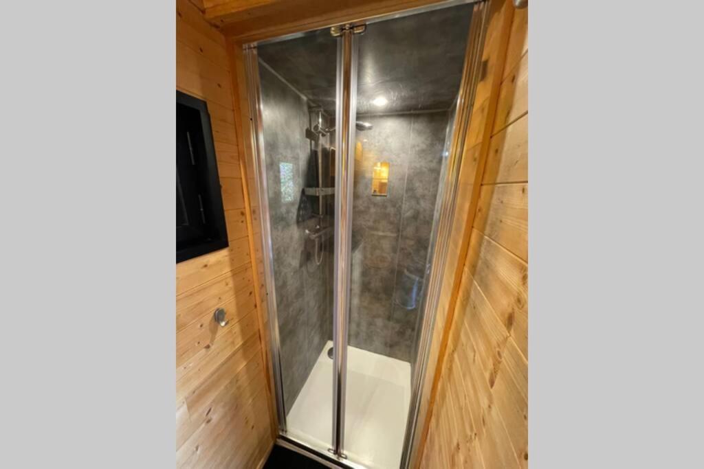 Myinsolite - Tiny-House, Jacuzzi, Brasero, Piscine Aigues-Mortes Exterior foto